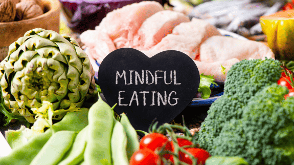Mindful-Eating-vs-Intuitive-Eating